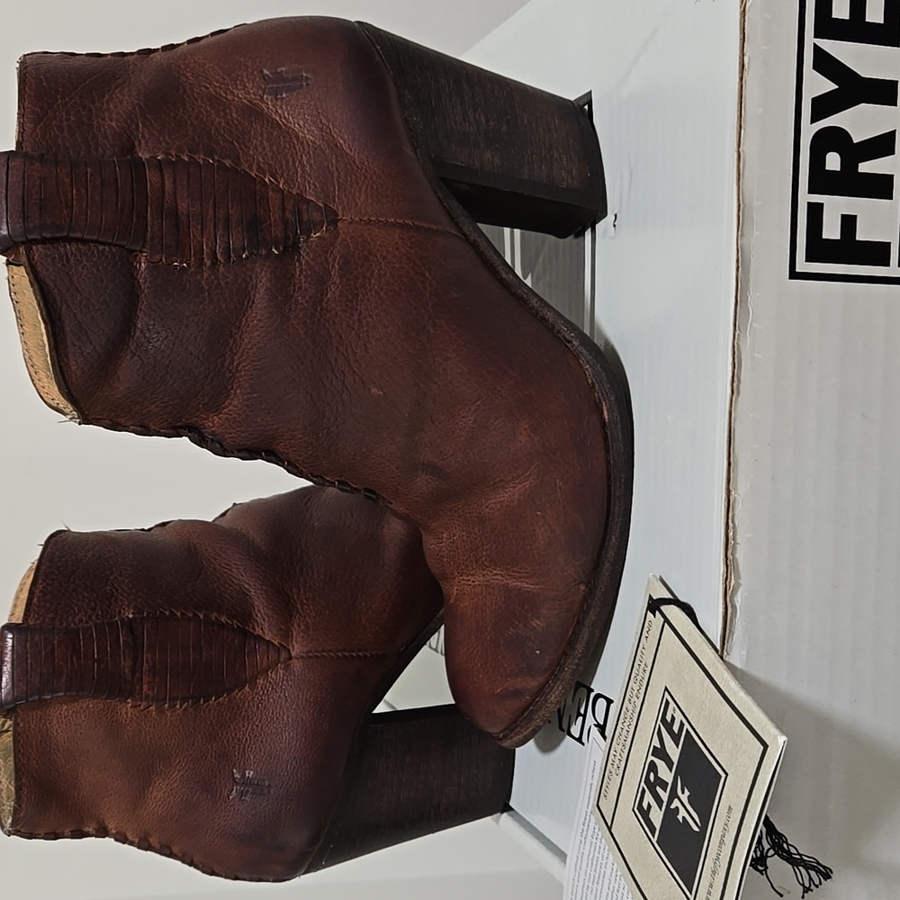 FRYE ILANA WHIPSTITCH DISTRESSED WESTERN COWBOY COGNAC ANKLE BOOTS BOOT 6.5 BOX - Picture 16 of 16